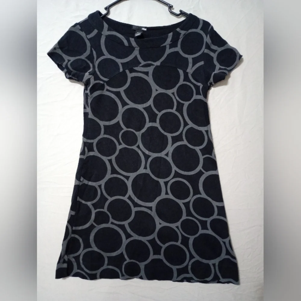 H&M Mini Dress Black Gray Circles Sz 6 Casual Beachy Geometric Gothic - Picture 1 of 5